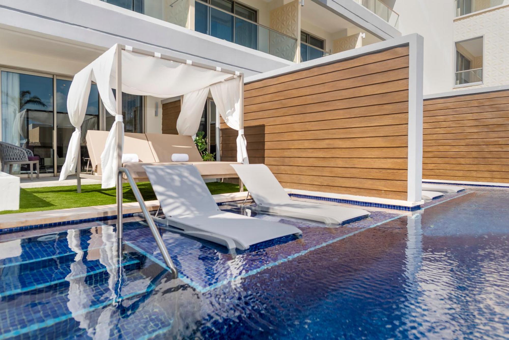 Suíte Júnior STAR Class com Acesso Direto à Piscina